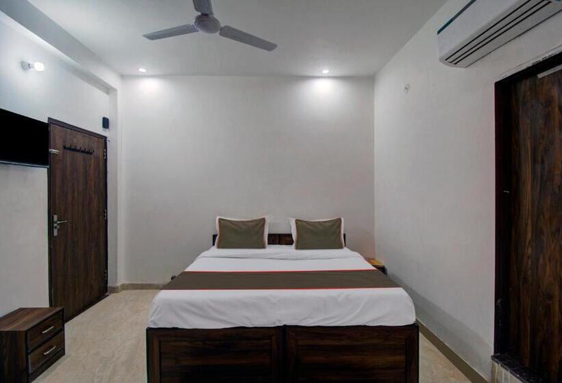 Oyo 82094 Hotel Saras Inn