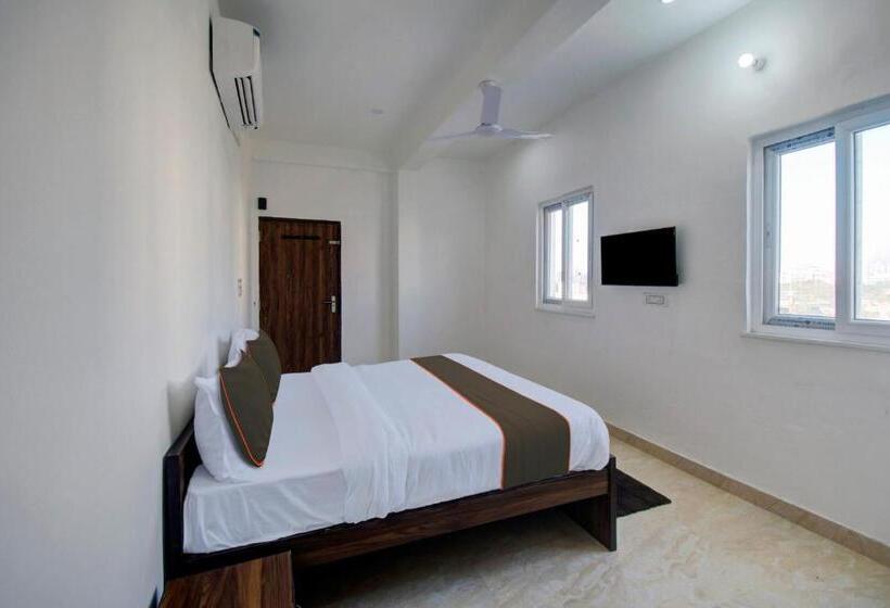 Oyo 82094 Hotel Saras Inn