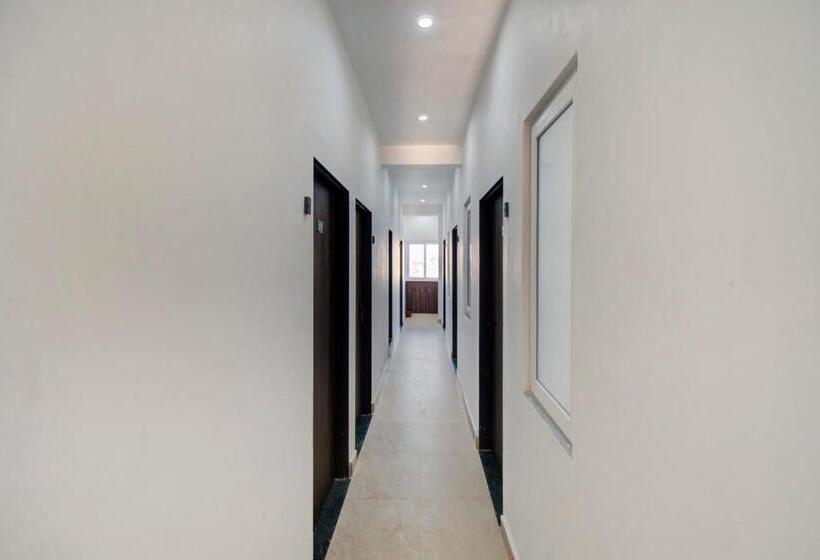 Oyo 82094 Hotel Saras Inn