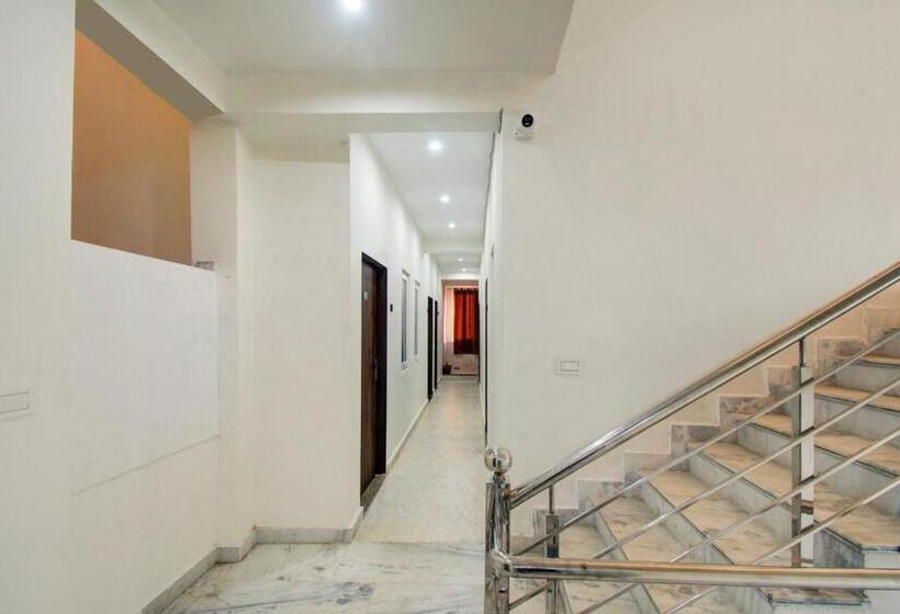 Oyo 82094 Hotel Saras Inn