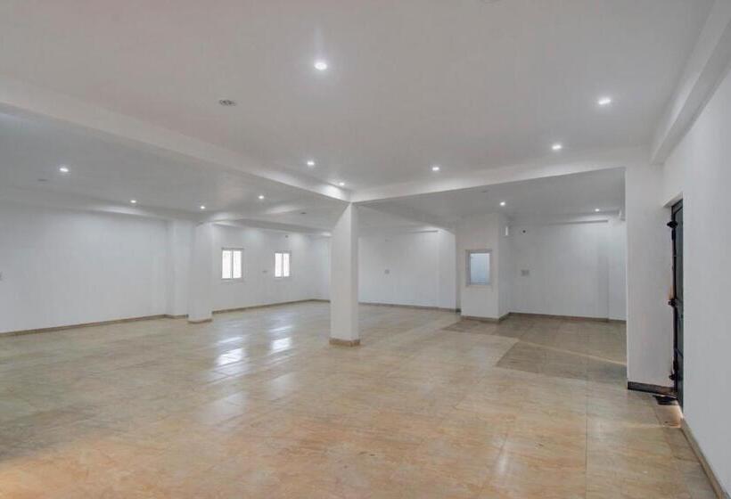 Oyo 82094 Hotel Saras Inn