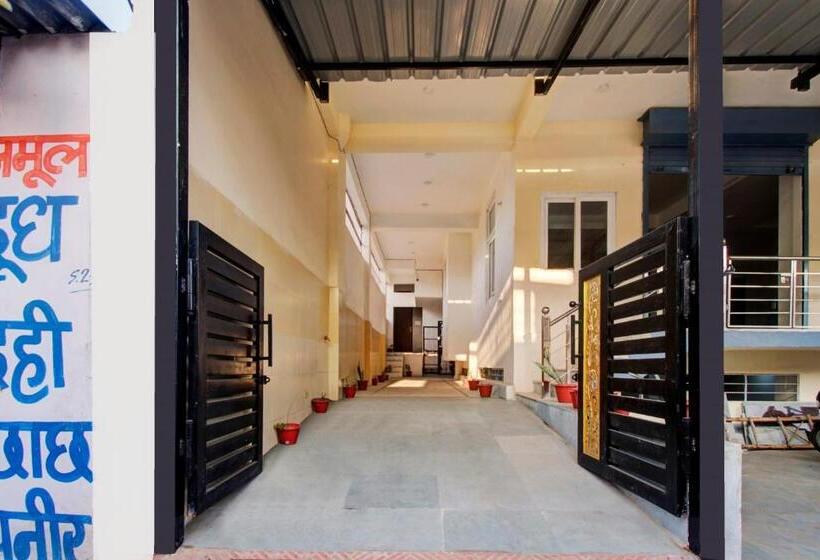 Oyo 82094 Hotel Saras Inn