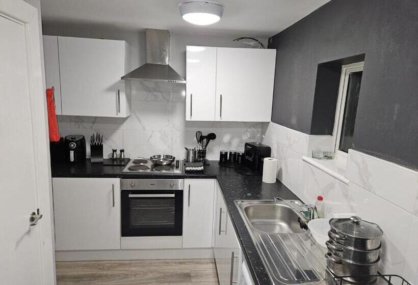 펜션 A Home In A Room