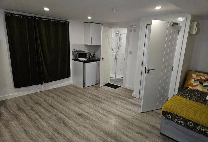 펜션 A Home In A Room