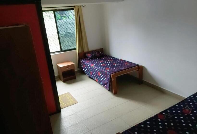 Пансион Barrett Accommodation Budget Rooms