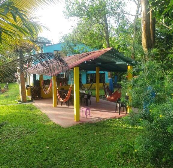 膳宿费 Amalaya Hostel