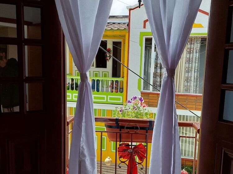 بنسيون Casa Helena