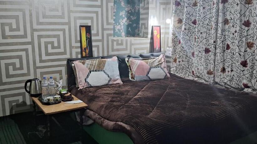 פנסיון Conifer View Guest House