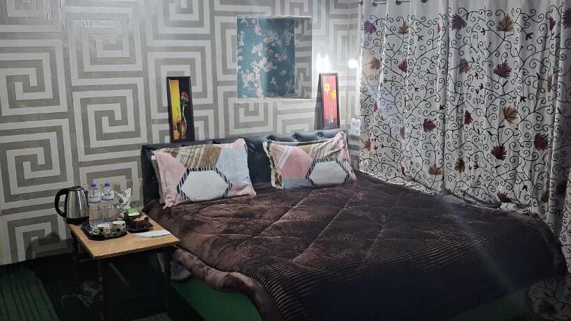 פנסיון Conifer View Guest House