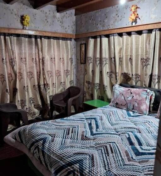 פנסיון Conifer View Guest House