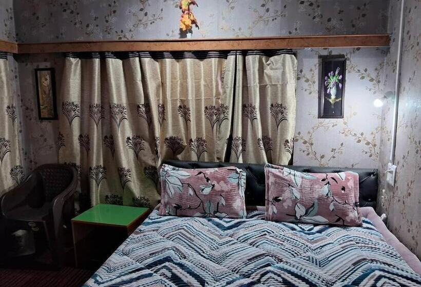 פנסיון Conifer View Guest House