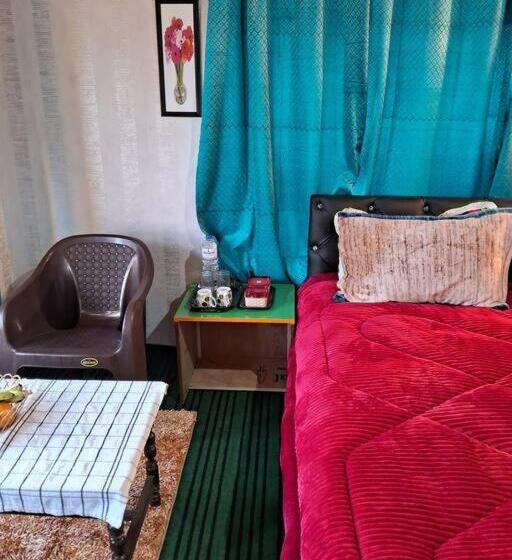 פנסיון Conifer View Guest House