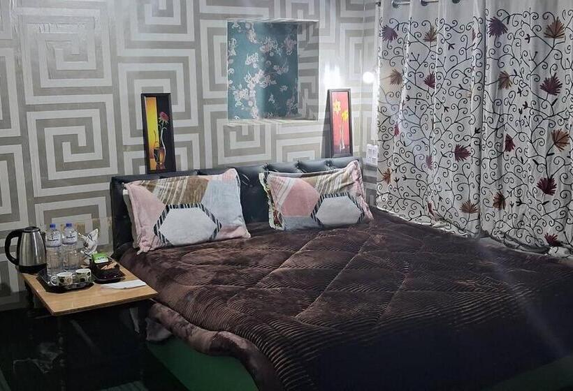 פנסיון Conifer View Guest House