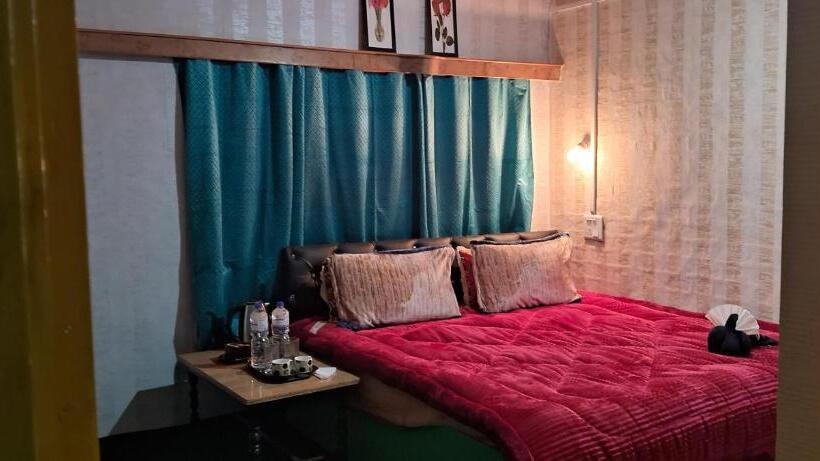 פנסיון Conifer View Guest House