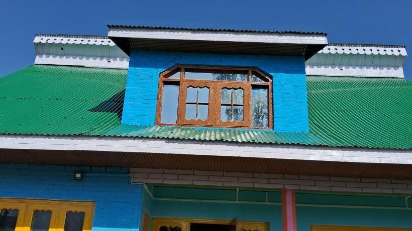 פנסיון Conifer View Guest House