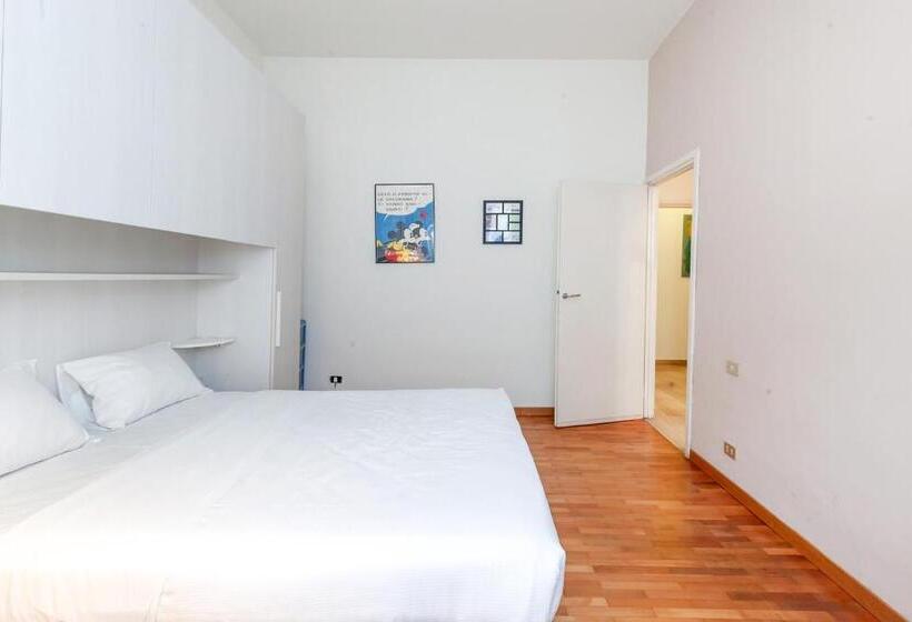 پانسیون Double Room In The Center 20 Min Walk From Duomo