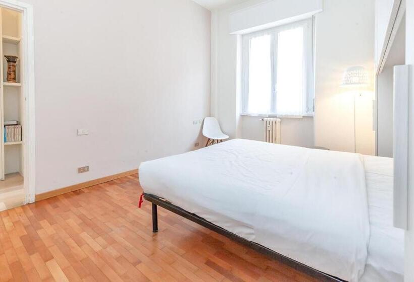 پانسیون Double Room In The Center 20 Min Walk From Duomo