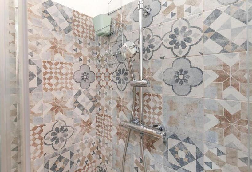 پانسیون Double Room In The Center 20 Min Walk From Duomo