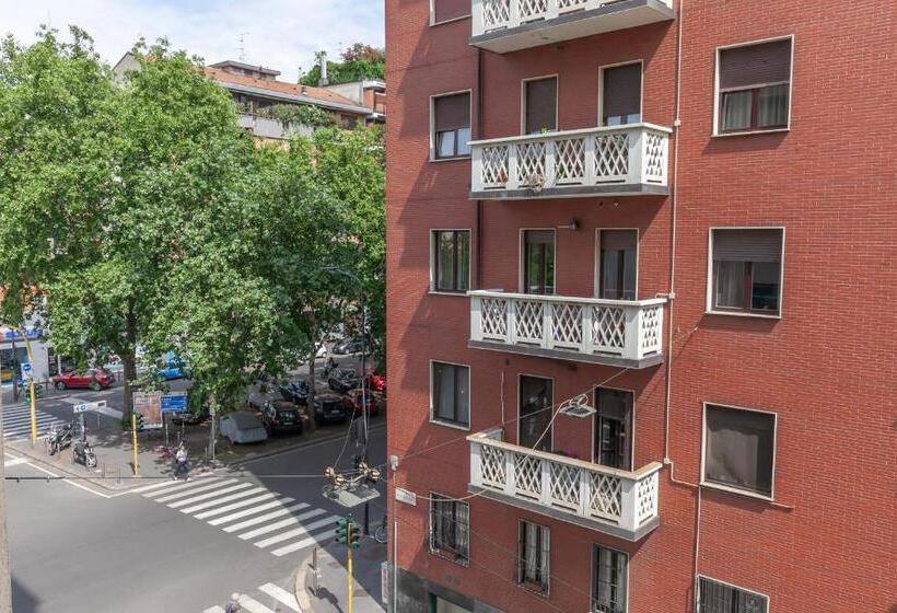 پانسیون Double Room In The Center 20 Min Walk From Duomo