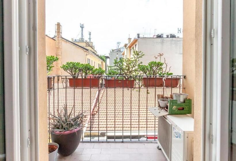 پانسیون Double Room In The Center 20 Min Walk From Duomo