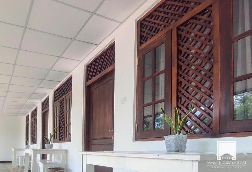 膳宿费 Family Holiday Resort