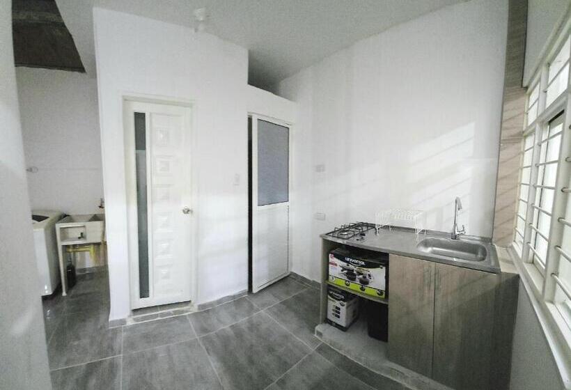 פנסיון Family House Cn