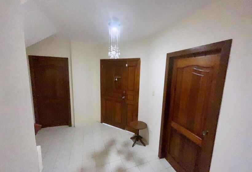 پانسیون Hostal Judy Suites