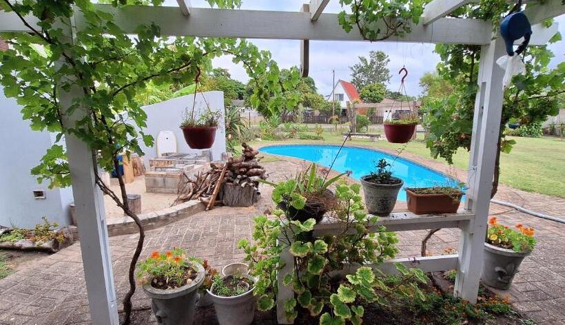 بنسيون Island Flip Flop Holidays