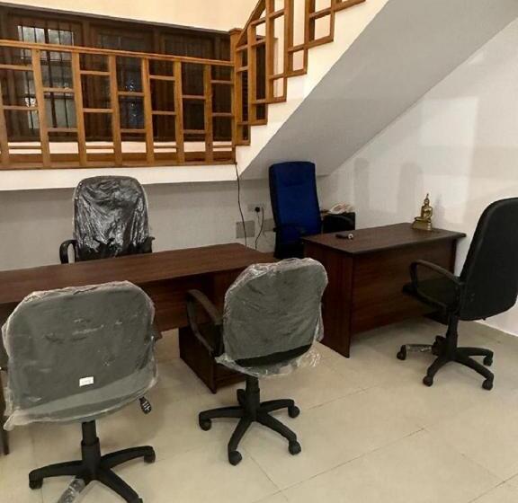 Пансион Kaduwela Layathraa