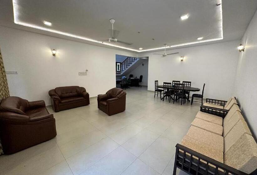 Пансион Kaduwela Layathraa