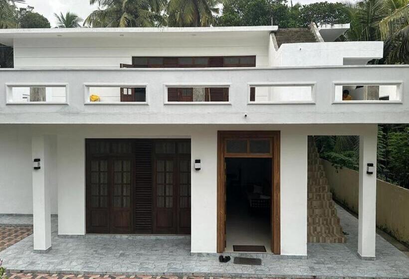 بنسيون Kaduwela Layathraa