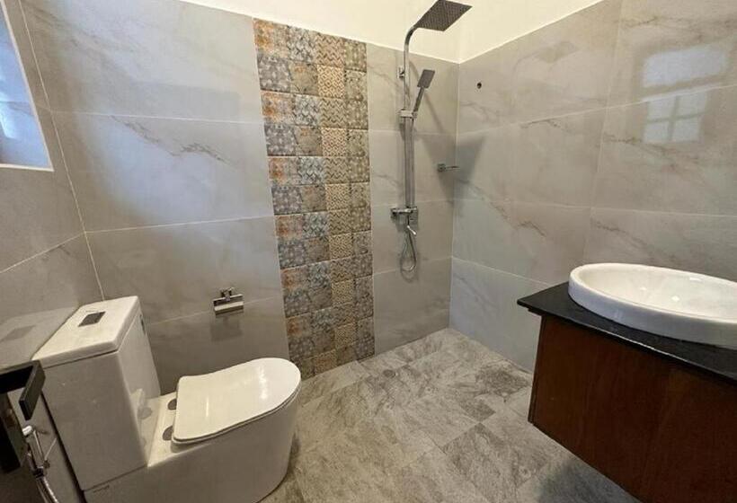 Пансион Kaduwela Layathraa