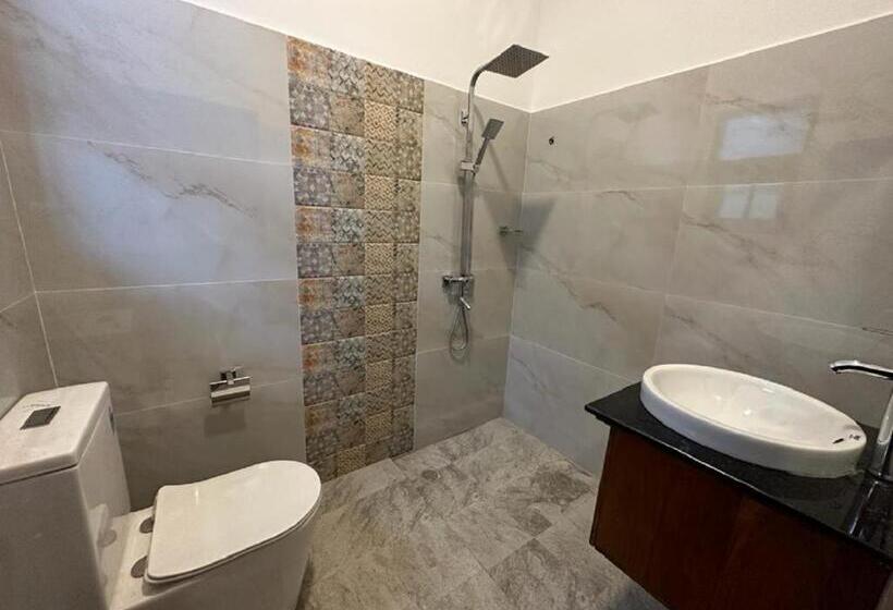 Пансион Kaduwela Layathraa