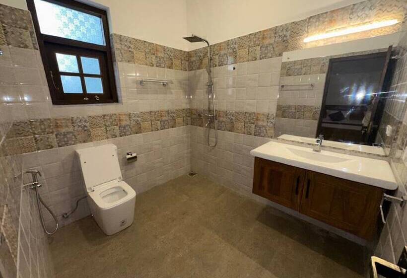 Пансион Kaduwela Layathraa