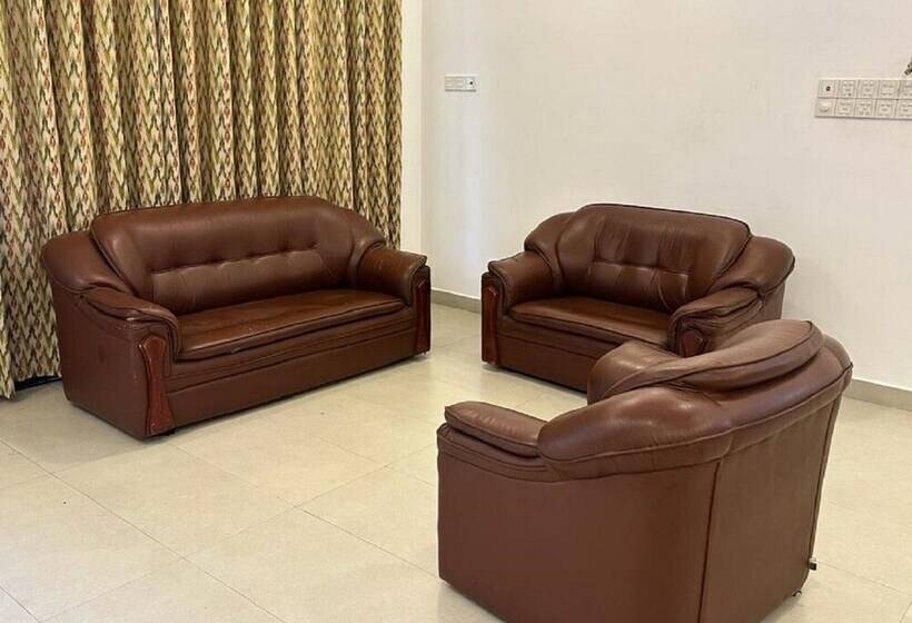 Пансион Kaduwela Layathraa