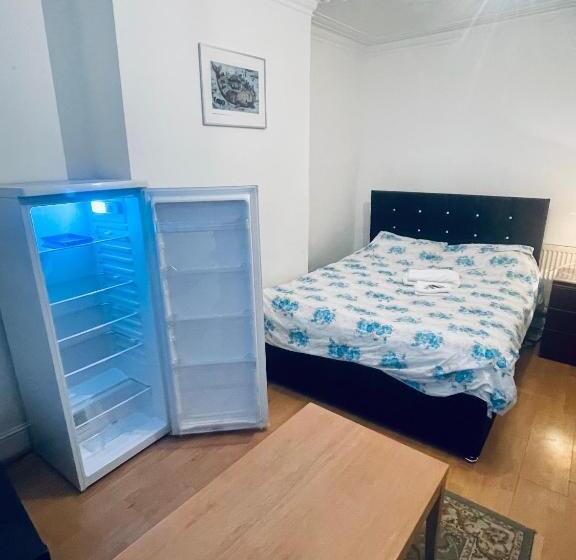 بنسيون Mia Property Two Mile Hill