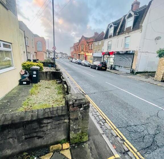 بنسيون Mia Property Two Mile Hill