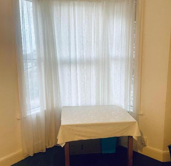 بنسيون Mia Property Two Mile Hill