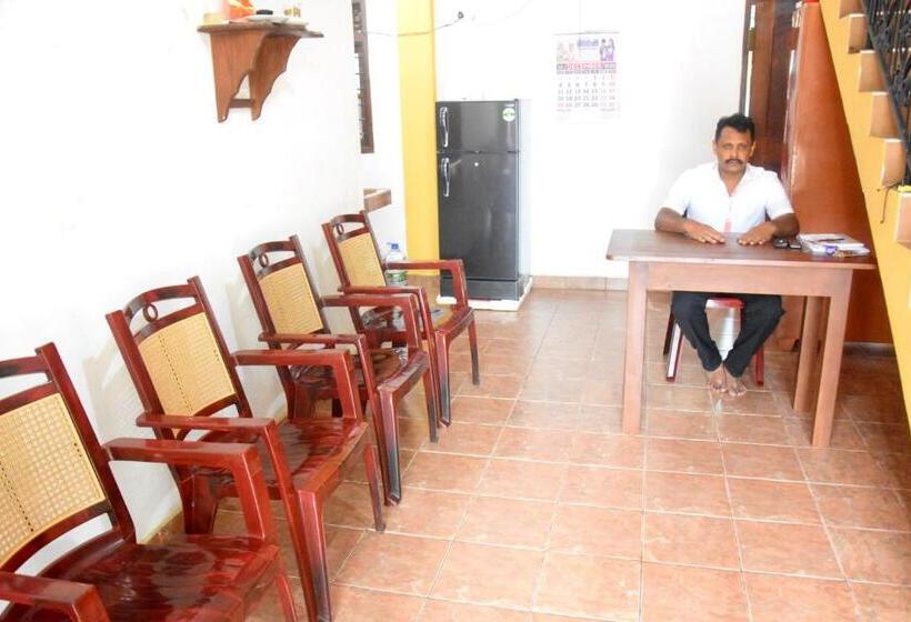 ペンション Queen Inn Anuradhapura