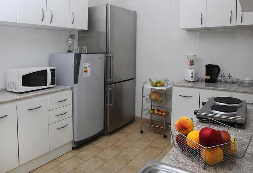 پانسیون Residencia Wenuikan