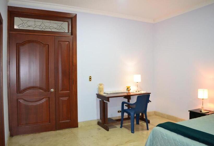 ペンション Sun House