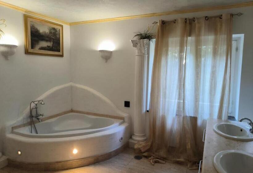 بنسيون Villa Alessandria