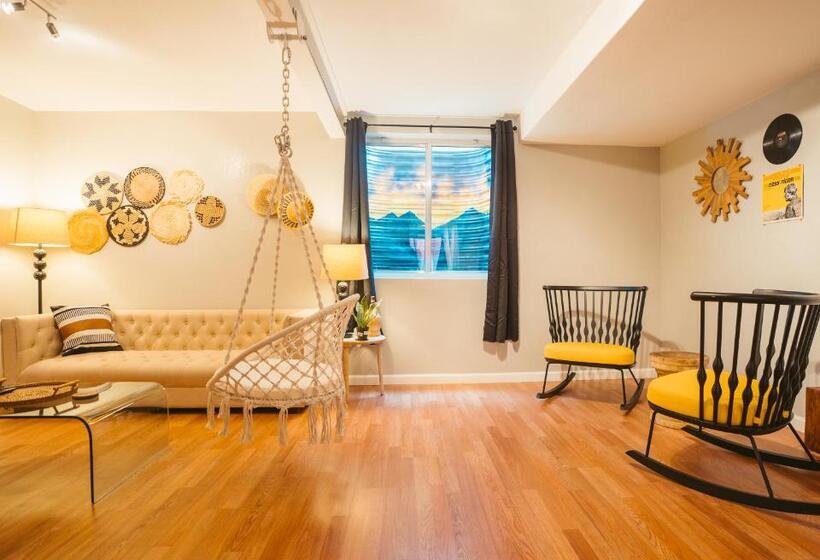 بنسيون Windsor Retreat Private Basement Suite