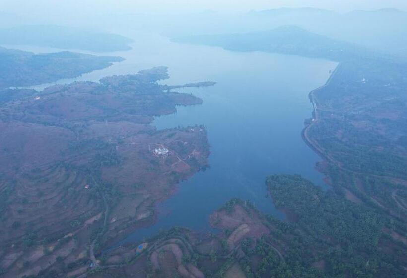 אתר נופש Nirved Retreat   A Backwater Forest Stay