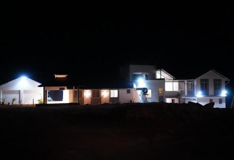 אתר נופש Nirved Retreat   A Backwater Forest Stay