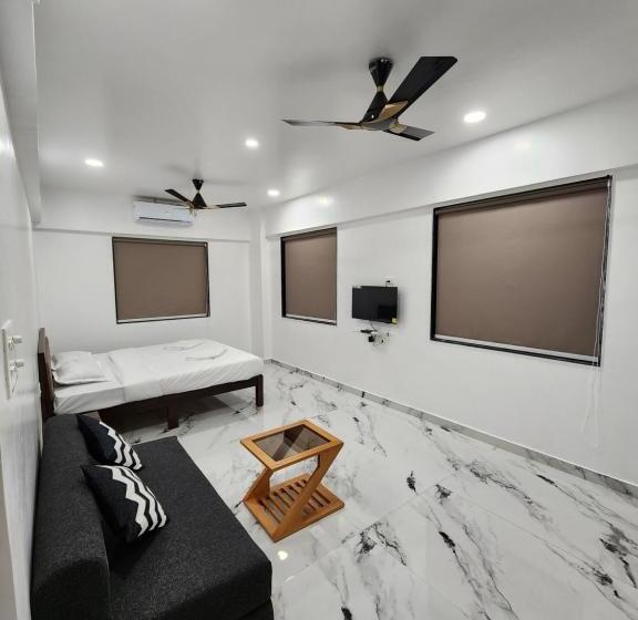 אתר נופש Nirved Retreat   A Backwater Forest Stay