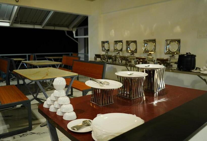 אתר נופש Nirved Retreat   A Backwater Forest Stay