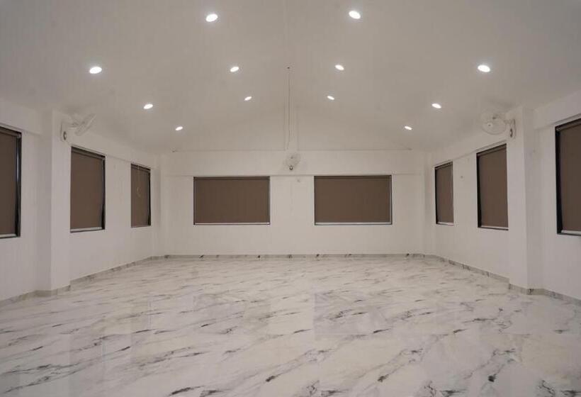 אתר נופש Nirved Retreat   A Backwater Forest Stay