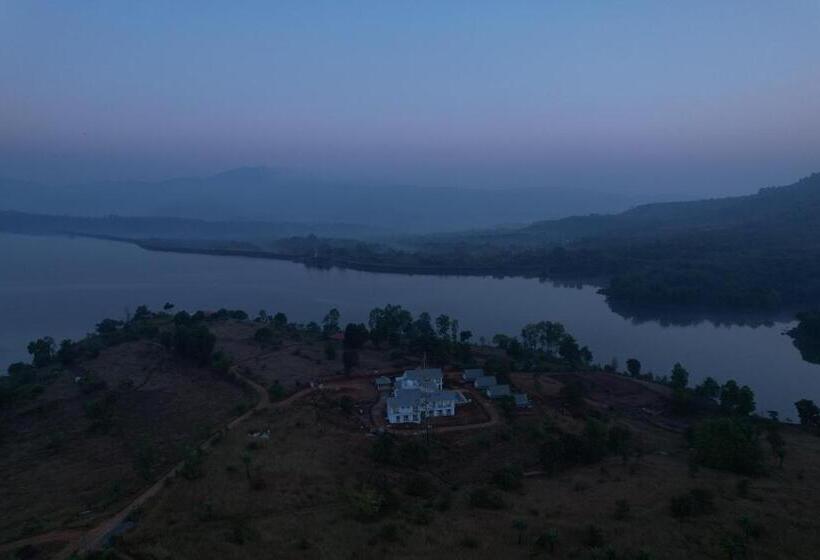 אתר נופש Nirved Retreat   A Backwater Forest Stay