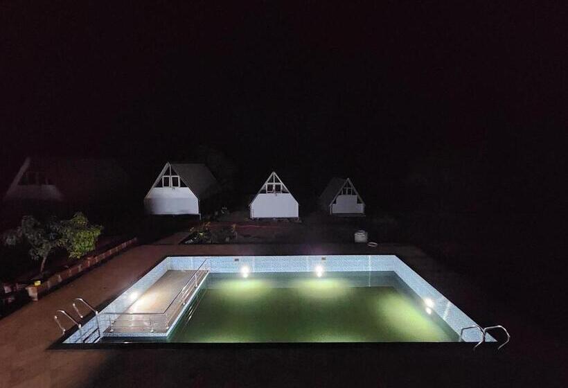 אתר נופש Nirved Retreat   A Backwater Forest Stay